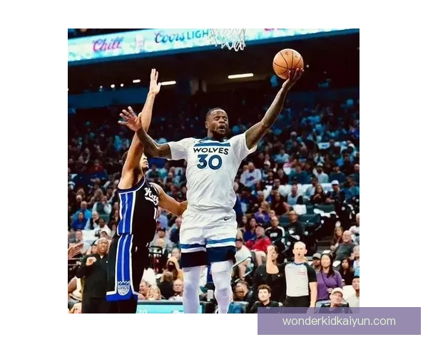 塞萨尔·阿斯皮利奎塔状态回暖，展现竞争力增强的防守表现